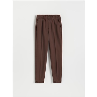 Zigarettenhose mit elastischem Bund