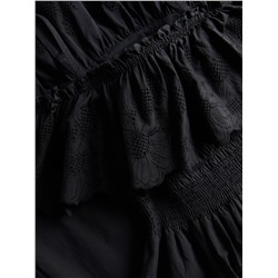 Kleid mit dekorativem Ausschnitt