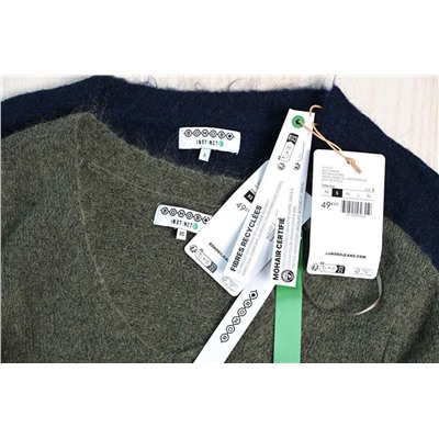 Женский трикотажный свитер