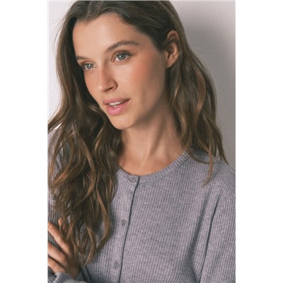 Pijama largo canalé suave gris brillo