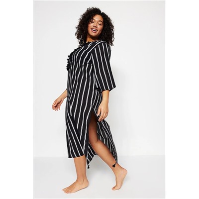 Trendyol Curve Siyah Çizgili Püskül Detaylı Dokuma Kimono TBBSS23DE00004
