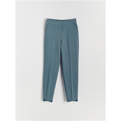 Hose mit Bügelfalten