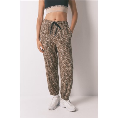 Pantalón largo carrot animal print marrón