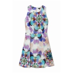 Vestido fluido corto con ligero evasé