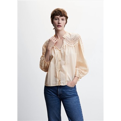 Blusa bordada cordón