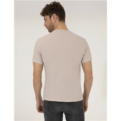 Bej Slim Fit Dokulu Bisiklet Yaka Tişört