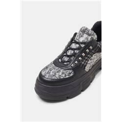 Zapatilla plataforma tachuelas