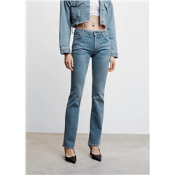 Jeans flare tiro bajo -  Mujer | MANGO OUTLET España