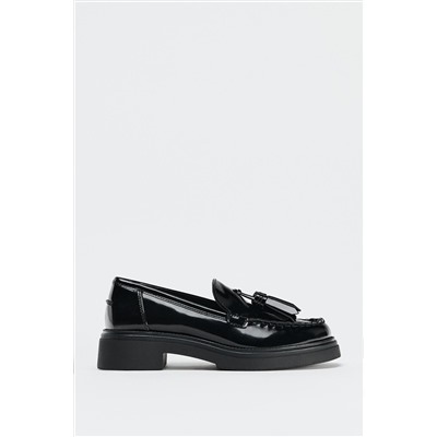 PATENT LOAFERS WITH TASSELS