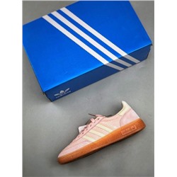 Повседневные кроссовки Adida*s originals Samba Handball Spezial retro имеют простую и изящную форму, придающую людям повседневный стиль одежды, удобны и облегченны в носке, гибки и комфортны для занятий спортом и подходят для повседневной носки.