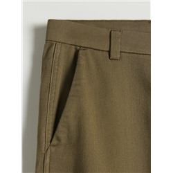 Karottenhose mit schmal zulaufenden Beinen