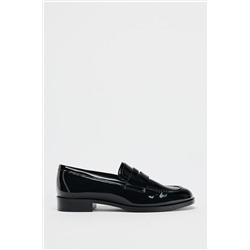 PATENT EFFECT LOAFERS