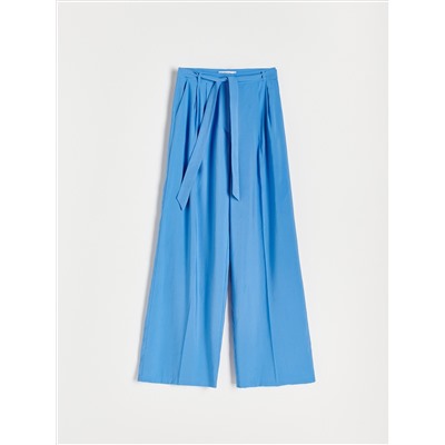 Hose mit hohem Modalanteil und weitem Bein