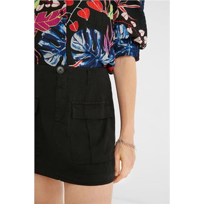 Falda corta slim bolsillos