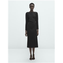 Vestido midi negro frunce lateral