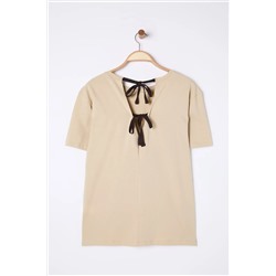 Bej Regular Fit Sırtı Bağlama/Fiyonk Detaylı Örme Büyük Beden T-shirt TBBSS25BF00000