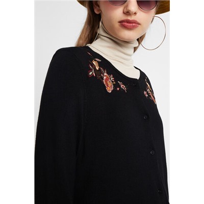 Jersey trampantojo bajo blusa