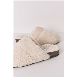 Zapatillas tipo zueco borreguito beige