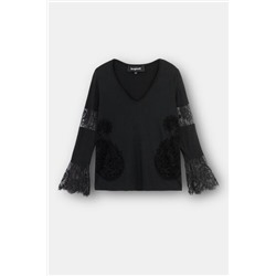 Camiseta mangas campana apliques