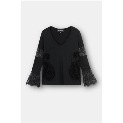Camiseta mangas campana apliques