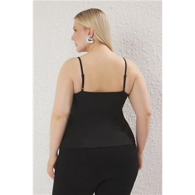 Siyah Taşlı Kalp Düğmeli Ayarlanabilir Askılı Dokuma Büyük Beden Bluz TBBSS25AF00096
