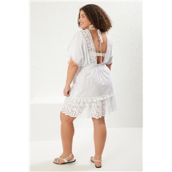 Beyaz Crinkle Brode Detaylı Mini Plaj Giyim Büyük Beden Elbise TBBSS25AH00086