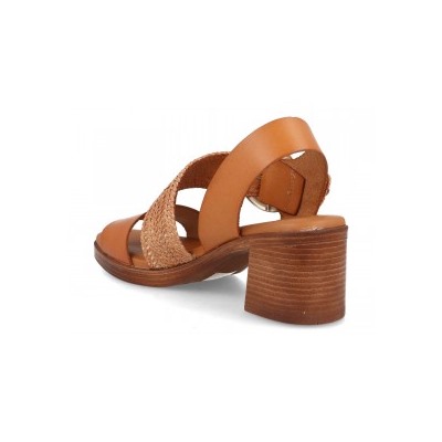 68654 - BDA
                SANDALIAS DE TACÓN