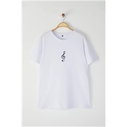 Beyaz Geniş Kalıp Nakış Detaylı Örme Büyük Beden T-Shirt TBBSS22BF00002