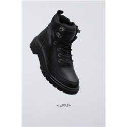 MOUNTAIN BOOTS