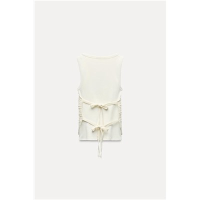 CONTRAST T-SHIRT AND VEST