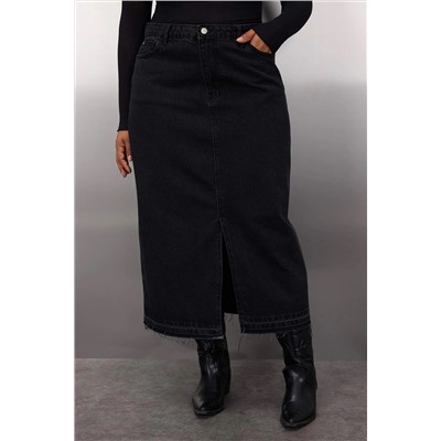 Siyah Ön Yırtmaçlı Midi Büyük Beden Denim Etek TBBSS23AZ00054