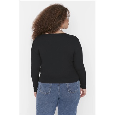 Siyah Havuz Yaka Çıtçıt Detaylı Fitted/Vücuda Oturan Örme Crop Büyük Beden Bluz TBBAW23AF00030