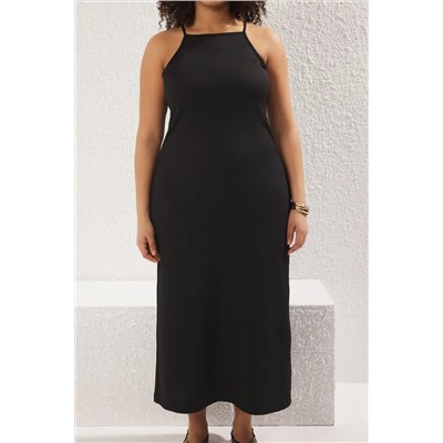 Siyah Halter Yaka Bürümcük Dokulu Kumaş Maxi Boy Örme Büyük Beden Elbise TBBSS25AH00006