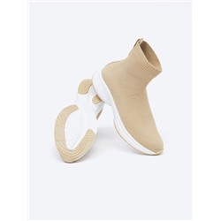SOCK-STYLE SNEAKERS.