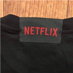 Футболка Diese*l в коллаборации с Netfli*x в честь сериала Бумажный Дом