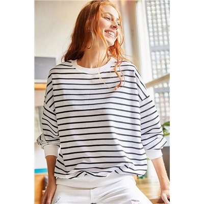 Olalook Kadın Beyaz Siyah Çizgili Basic Yumuşak Dokulu Salaş Sweatshirt SWT-19000457