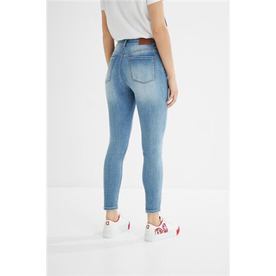 Pantalón vaquero skinny corazón