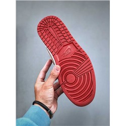 Баскетбольные кроссовки Air Jordan 1 Mid Year of the Snake