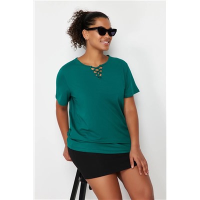 Yeşil Yaka Detaylı Boyfriend Fit %100 Pamuk Örme Büyük Beden T-Shirt TBBSS22TS1027