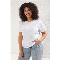 Beyaz Slim Fit Fiyonk Detaylı Crop Boy Büyük Beden Örme T-shirt TBBSS25BF00001