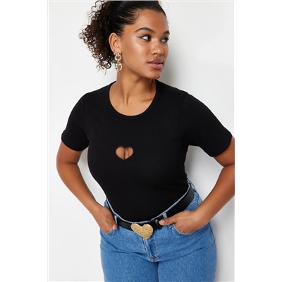 Siyah Slim Fit Kalpli Cut-Out Detaylı Fitilli %100 Pamuk Örme Büyük Beden T-shirt TBBSS24BF00006