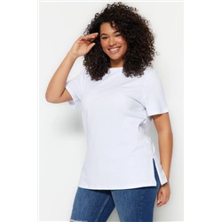 Trendyol Curve Beyaz Boyfriend Bisiklet Yaka Yırtmaçlı %100 Pamuk Örme T-Shirt TBBSS22BF0031