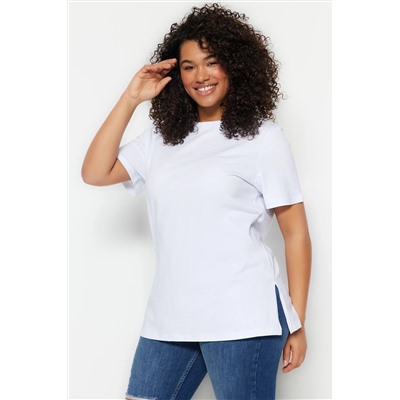 Trendyol Curve Beyaz Boyfriend Bisiklet Yaka Yırtmaçlı %100 Pamuk Örme T-Shirt TBBSS22BF0031
