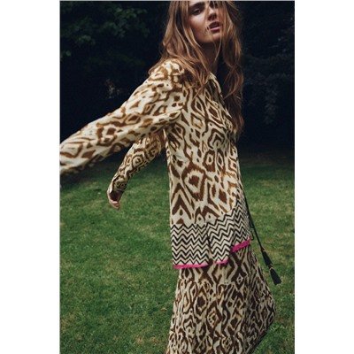SHIRT WITH CONTRAST FRETWORK PRINT