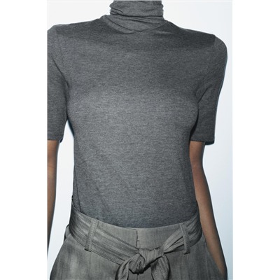 TURTLENECK T-SHIRT