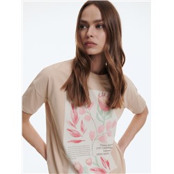 Übergroßes bedrucktes T-Shirt