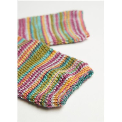Mehrfarbige kurze Socken in Häkeloptik