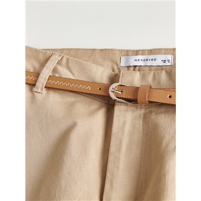 Chinohose mit Gürtel