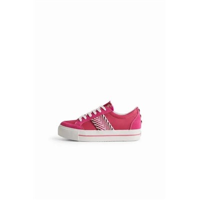 Zapatilla con cinta étnica