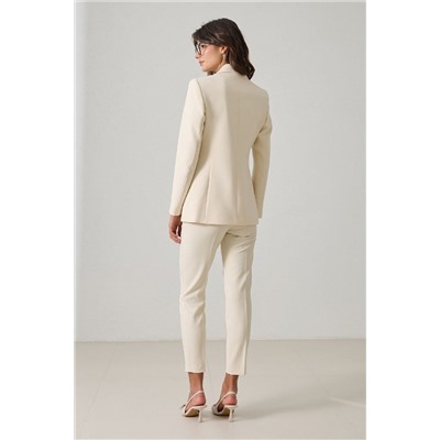 Костюм экрю